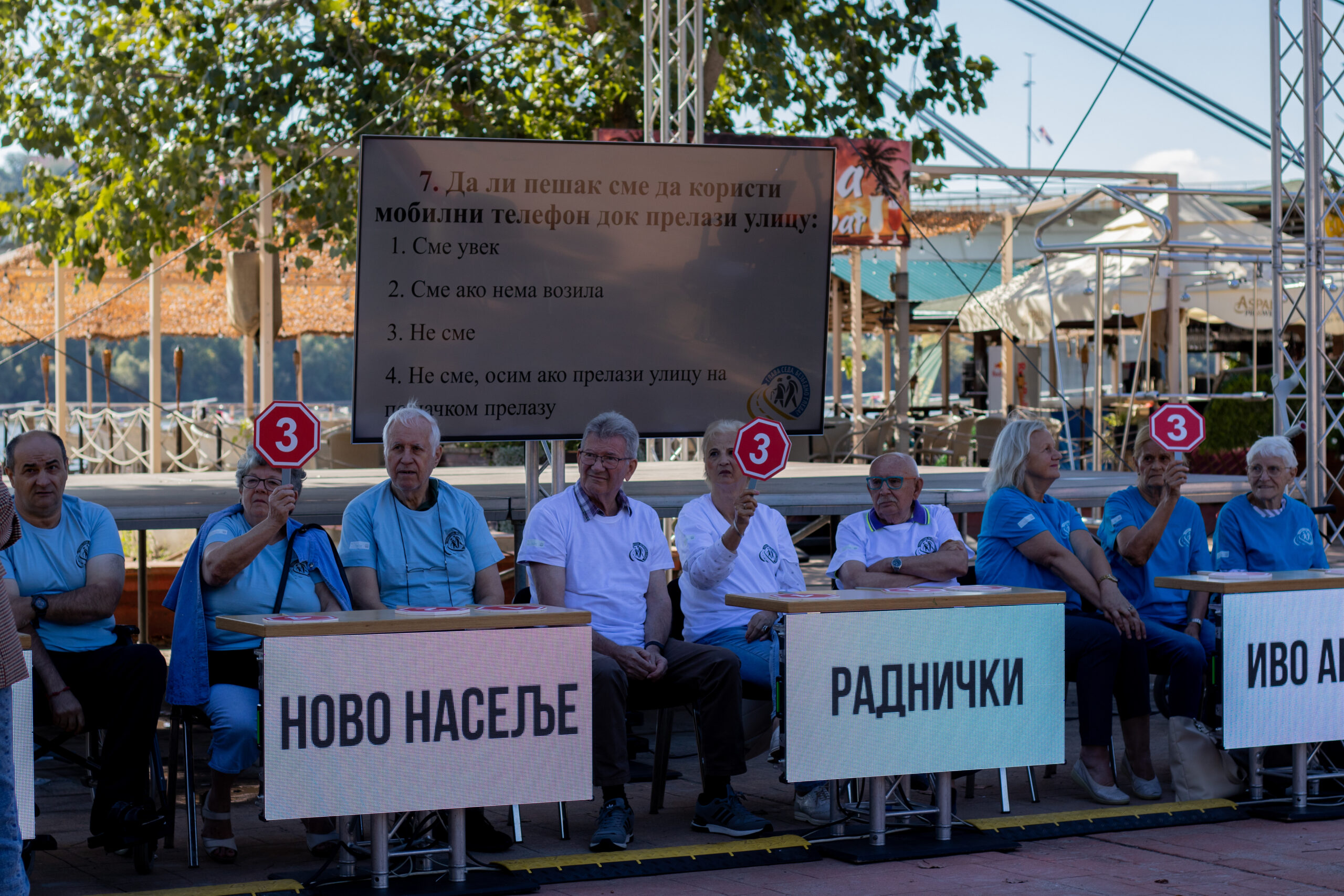 Glava seda, bezbedno gleda 2!